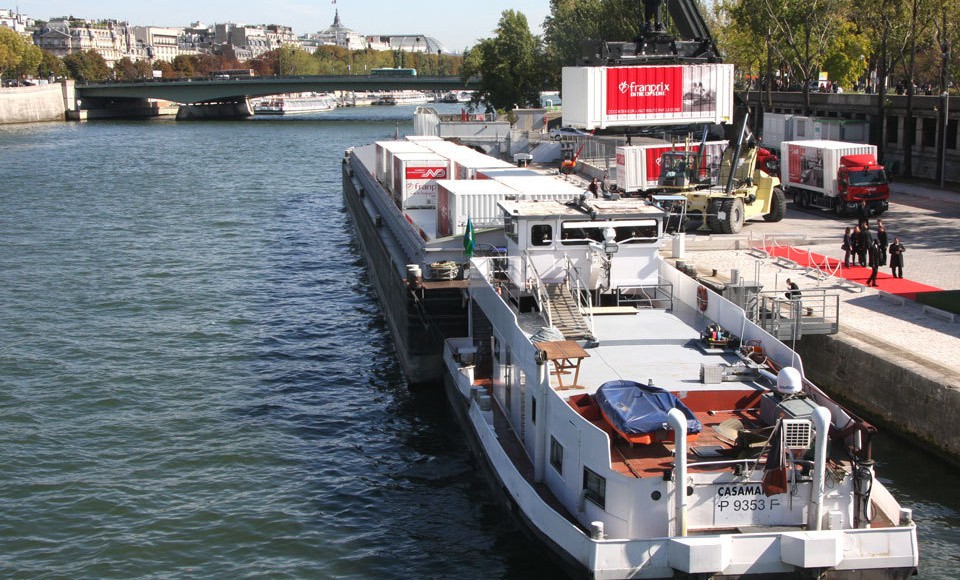 Frederic Cuvillier sponsors the operation « Franprix takes to the Seine »